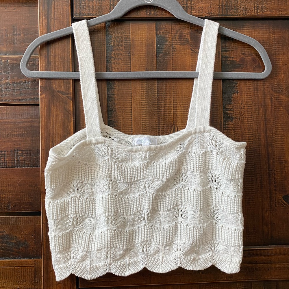 Abound cropped white knit tank 🐇🧶🤍